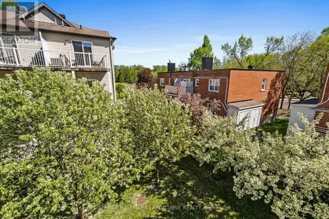 49 Jardin Private Ottawa ON K1K 2V8