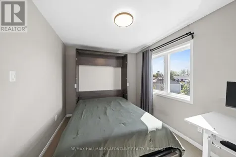 49 Jardin Private Ottawa ON K1K 2V8