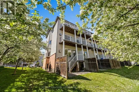 49 Jardin Private Ottawa ON K1K 2V8