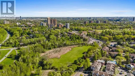 49 Jardin Private Ottawa ON K1K 2V8