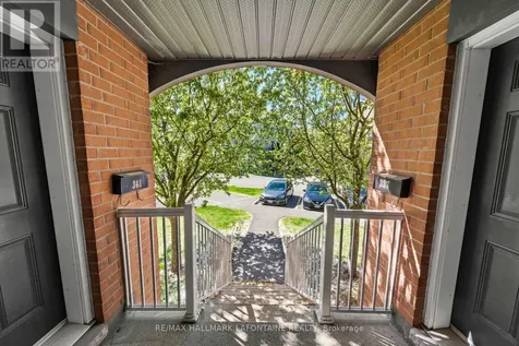 49 Jardin Private Ottawa ON K1K 2V8