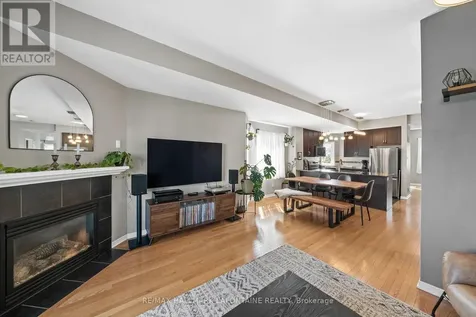49 Jardin Private Ottawa ON K1K 2V8
