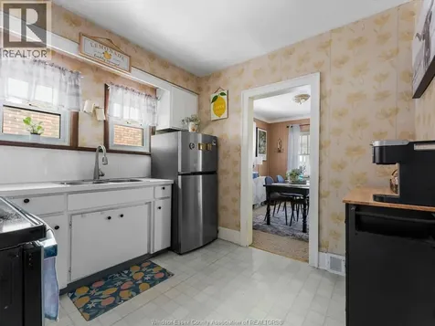 1025 Campbell Avenue Windsor ON N9B 2J4