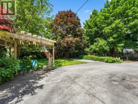 1025 Campbell Avenue Windsor ON N9B 2J4