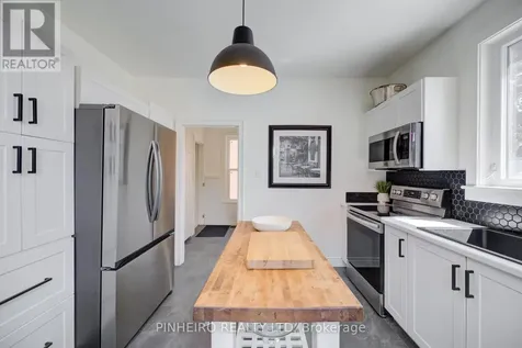 42 Fifth Avenue St. Thomas ON N5R 4C5