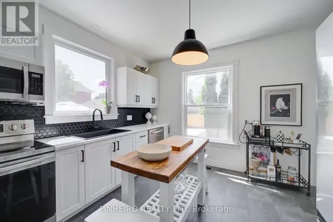 42 Fifth Avenue St. Thomas ON N5R 4C5