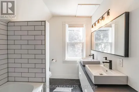 42 Fifth Avenue St. Thomas ON N5R 4C5