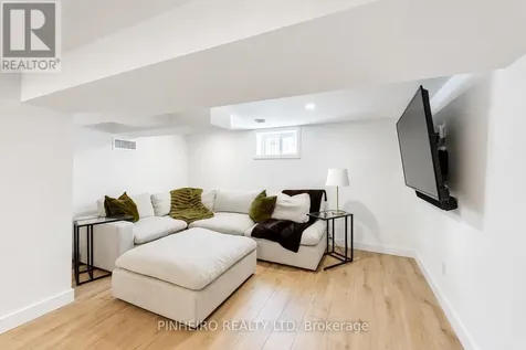 42 Fifth Avenue St. Thomas ON N5R 4C5