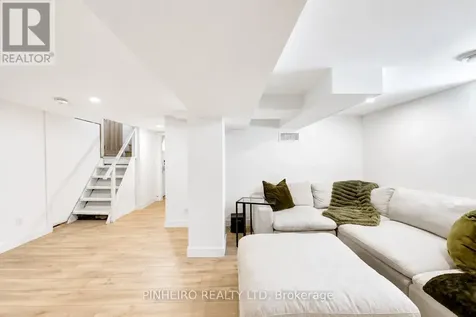 42 Fifth Avenue St. Thomas ON N5R 4C5