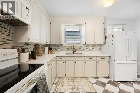 1071 Fairview Boulevard Windsor ON N8S 3E6