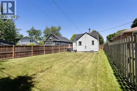 1071 Fairview Boulevard Windsor ON N8S 3E6
