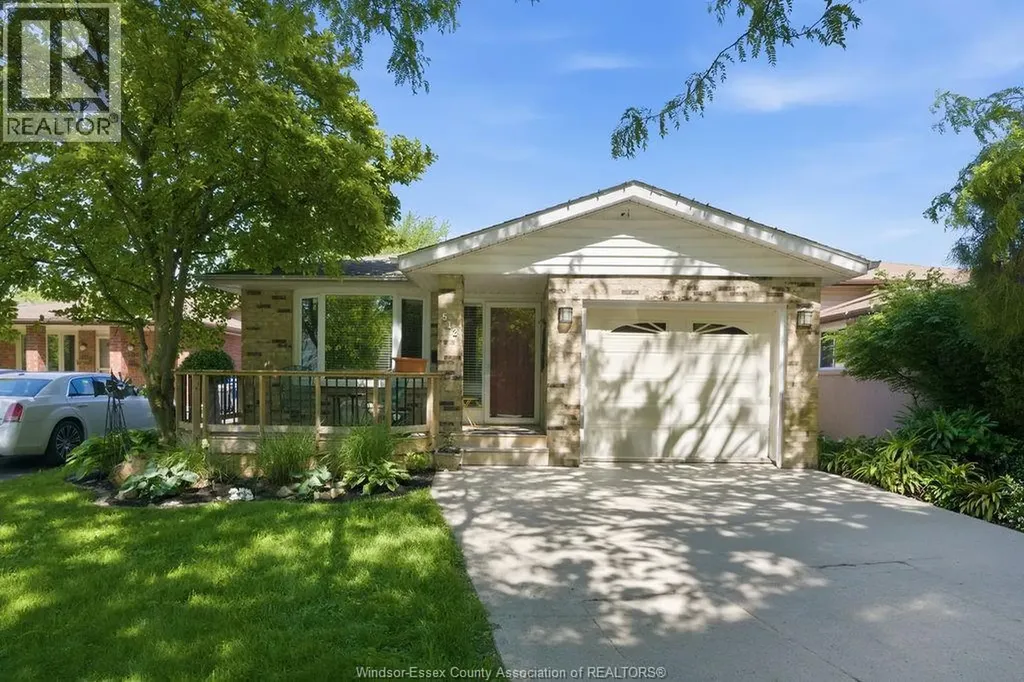512 Elinor Windsor ON N8P 1E4