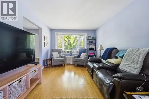 512 Elinor Windsor ON N8P 1E4