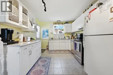 512 Elinor Windsor ON N8P 1E4