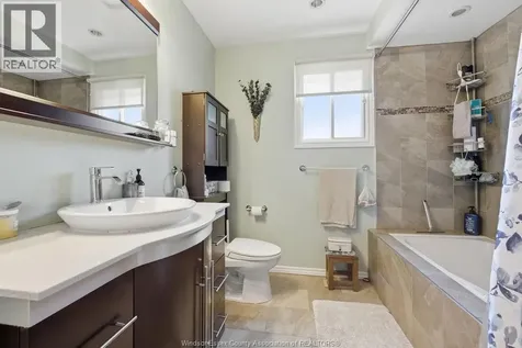 512 Elinor Windsor ON N8P 1E4
