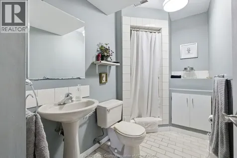 512 Elinor Windsor ON N8P 1E4