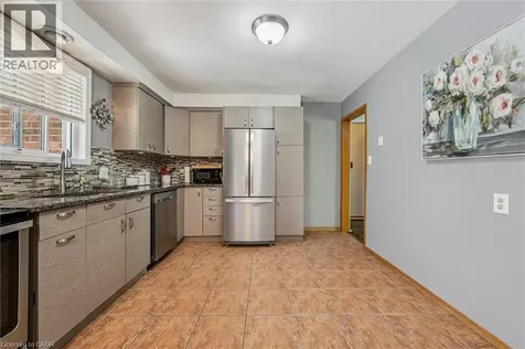 24 Devonglen Court Kitchener ON N2E 2A8