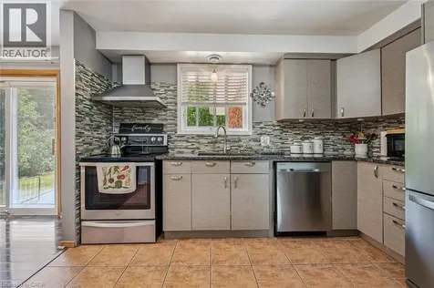 24 Devonglen Court Kitchener ON N2E 2A8
