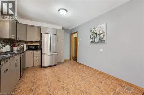 24 Devonglen Court Kitchener ON N2E 2A8