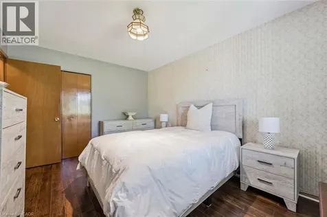 24 Devonglen Court Kitchener ON N2E 2A8