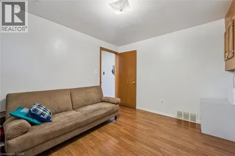 24 Devonglen Court Kitchener ON N2E 2A8
