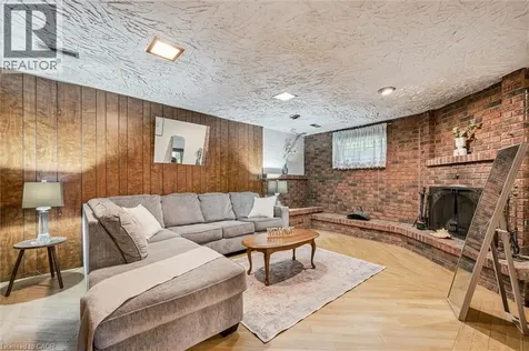 24 Devonglen Court Kitchener ON N2E 2A8