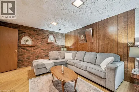 24 Devonglen Court Kitchener ON N2E 2A8