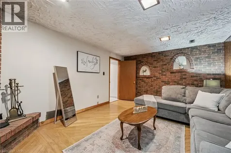 24 Devonglen Court Kitchener ON N2E 2A8