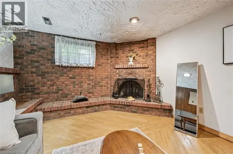 24 Devonglen Court Kitchener ON N2E 2A8