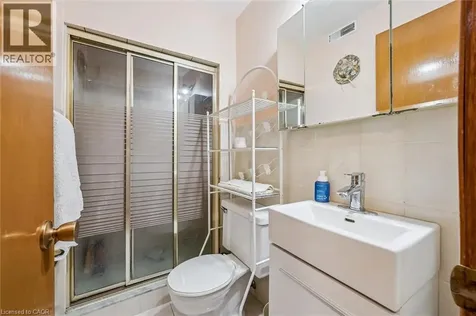 24 Devonglen Court Kitchener ON N2E 2A8