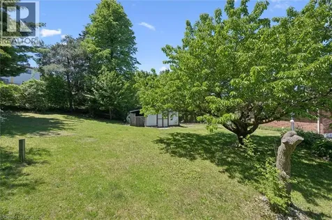 24 Devonglen Court Kitchener ON N2E 2A8