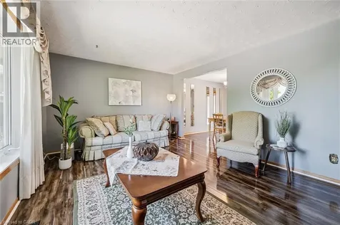 24 Devonglen Court Kitchener ON N2E 2A8