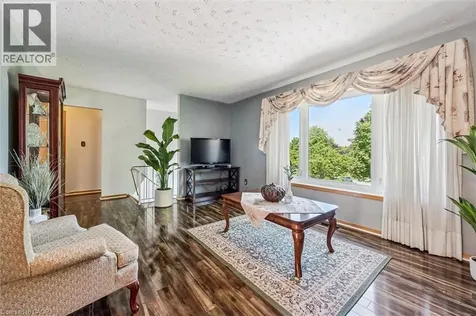 24 Devonglen Court Kitchener ON N2E 2A8
