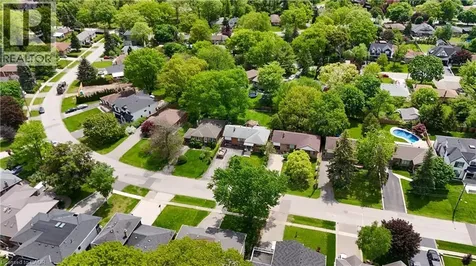 40 Kingswood Road Oakville ON L6K 2E3