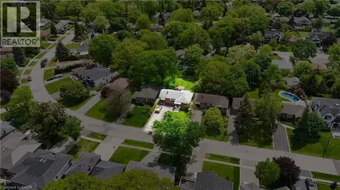 40 Kingswood Road Oakville ON L6K 2E3