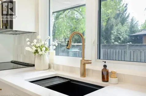 22 Charlotte Crescent Kitchener ON N2B 2K3