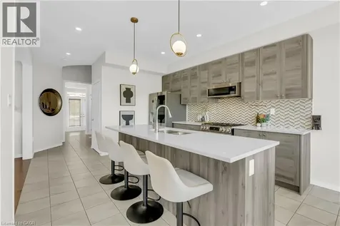 28 Magdalena Street Stoney Creek ON L8J 0M3