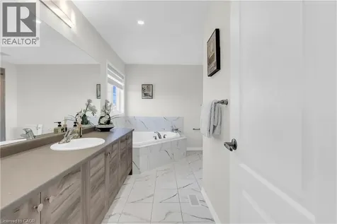 28 Magdalena Street Stoney Creek ON L8J 0M3