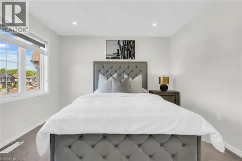 28 Magdalena Street Stoney Creek ON L8J 0M3