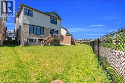 28 Magdalena Street Stoney Creek ON L8J 0M3