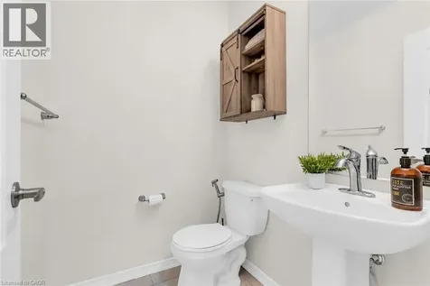 28 Magdalena Street Stoney Creek ON L8J 0M3
