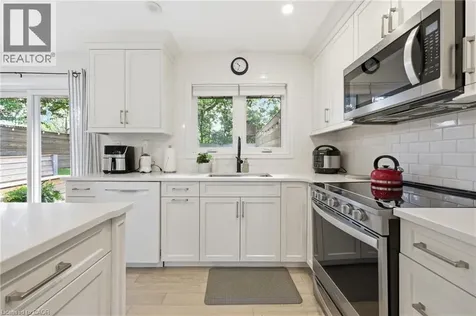 52 Grand Avenue Caledonia ON N3W 2J5