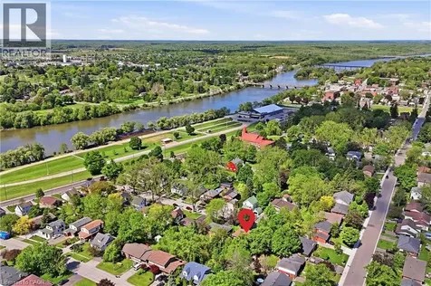 52 Grand Avenue Caledonia ON N3W 2J5