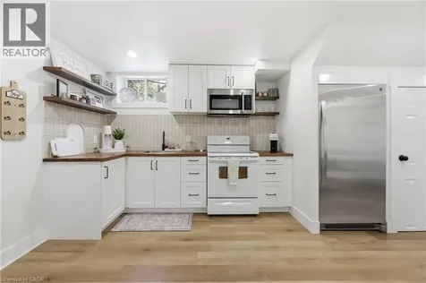 52 Grand Avenue Caledonia ON N3W 2J5