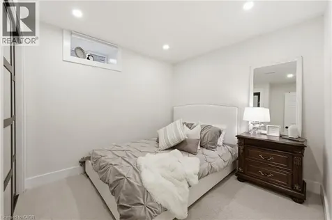 52 Grand Avenue Caledonia ON N3W 2J5