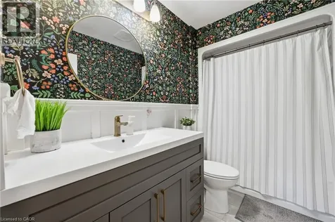 52 Grand Avenue Caledonia ON N3W 2J5