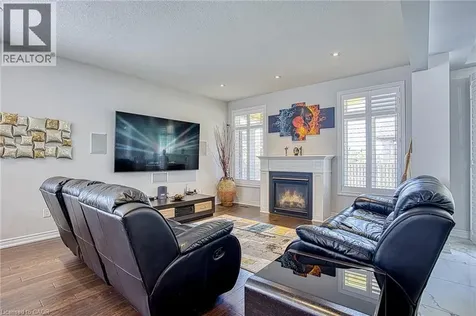 17 Narbonne Crescent Stoney Creek ON L8J 0J7