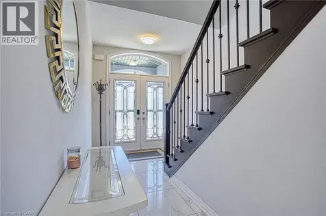 17 Narbonne Crescent Stoney Creek ON L8J 0J7