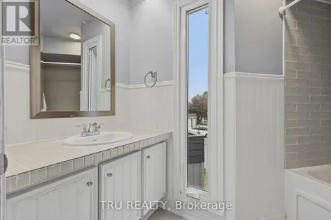 24 Compata Way Ottawa ON K1B 4W9