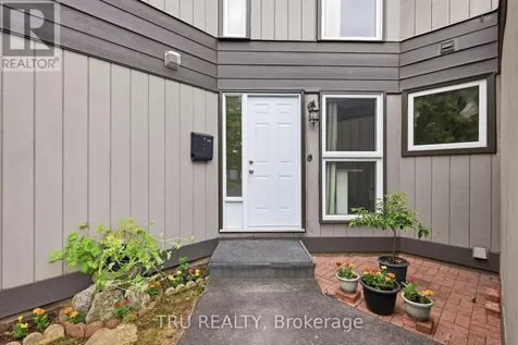 24 Compata Way Ottawa ON K1B 4W9